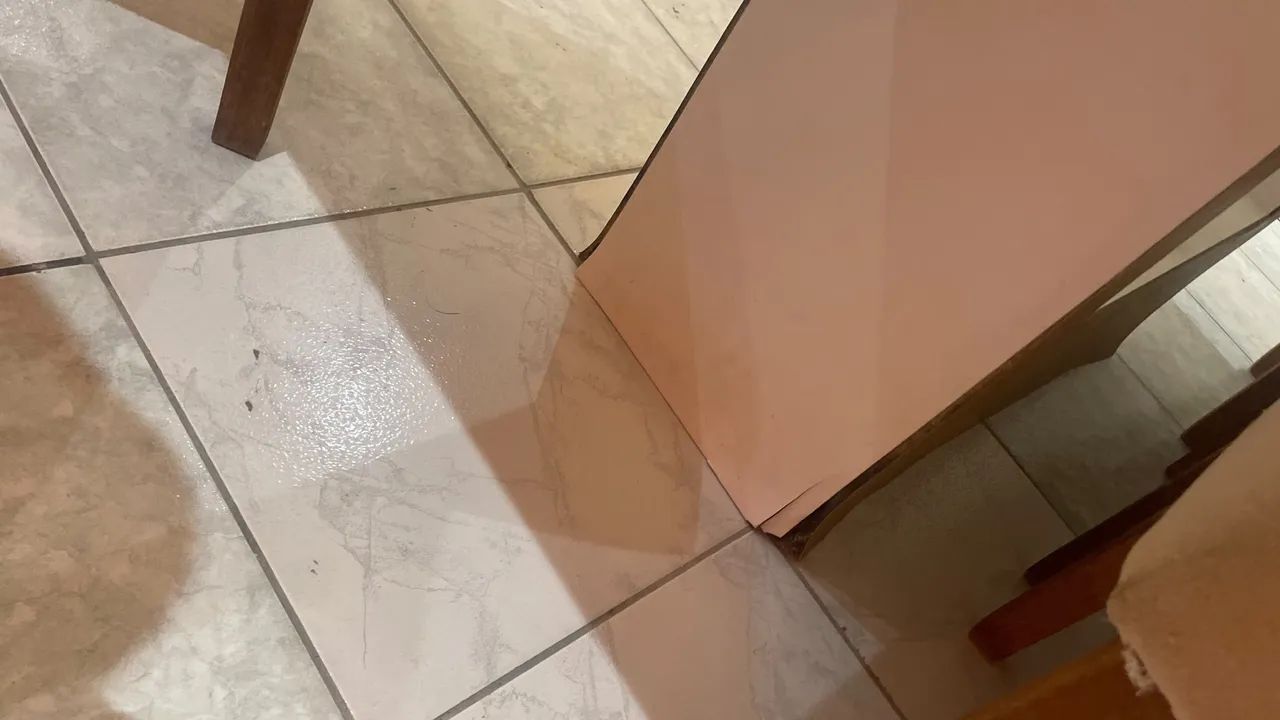 Vendo mesa com 6 cadeiras  - Foto 3