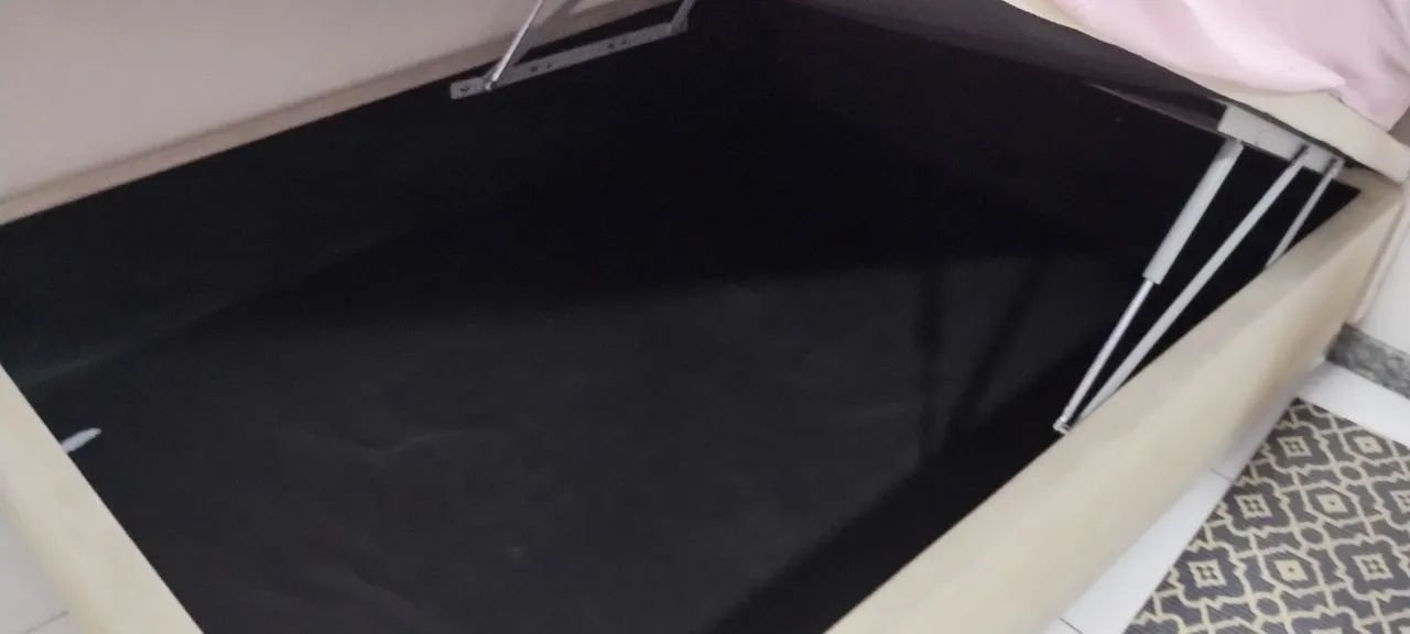 Vendo base cama box com baú casal