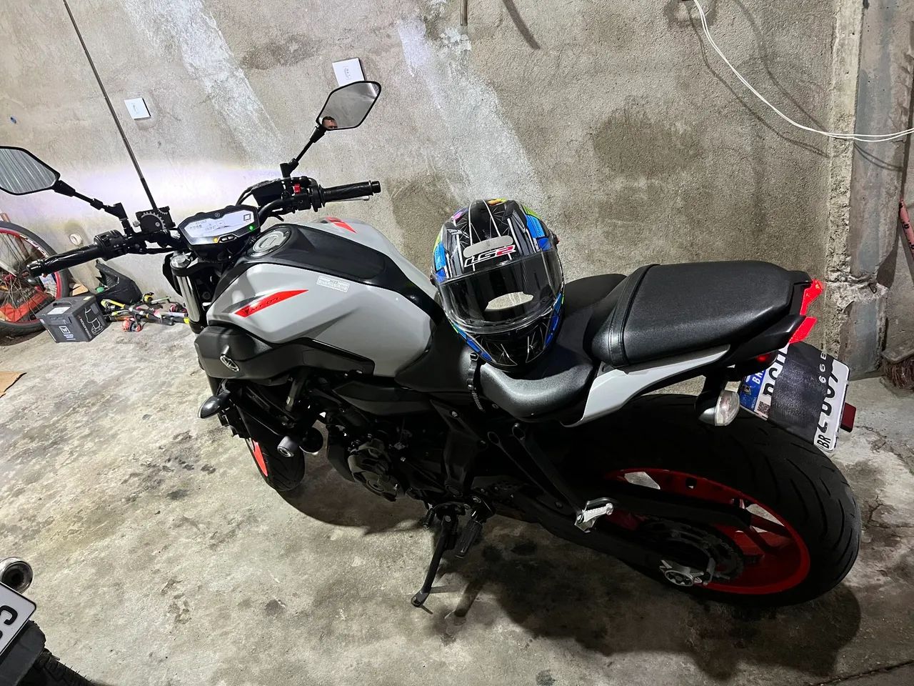 Moto impecável 
