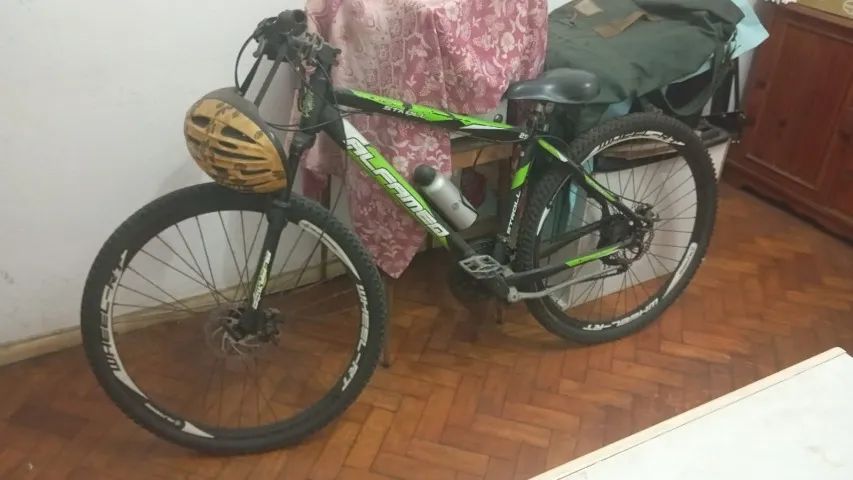 02 "Montain Bike" Uma é nova e a outra usada - Foto 2