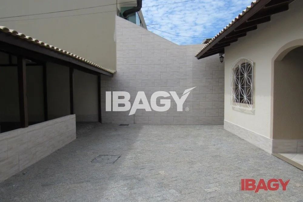 Excelente Casa 3 dormitório(s) em Capoeiras - Florianópolis - Foto 4