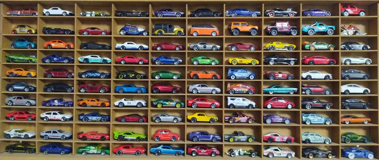 Miniaturas Carrinhos Hot Wheels e outras 20,00 cada