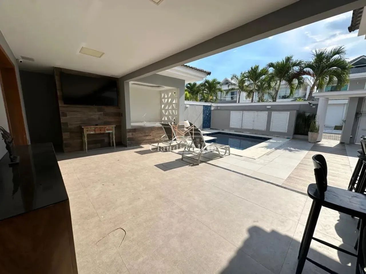 Casa de Alto Padrão com Piscina e Espaço Gourmet venda e locação