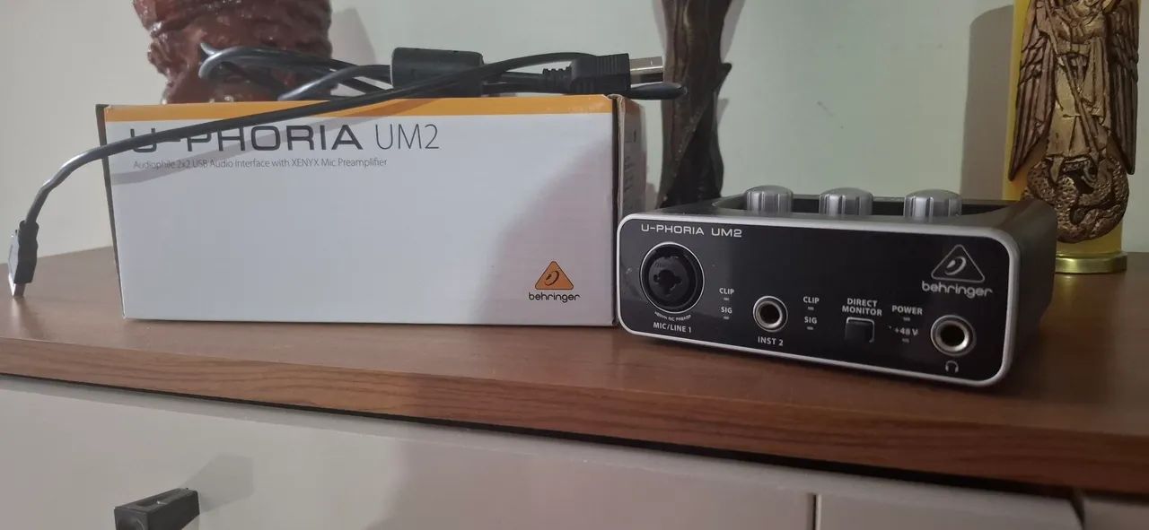 Interface de Áudio Behringer UM2 USB - Foto 3