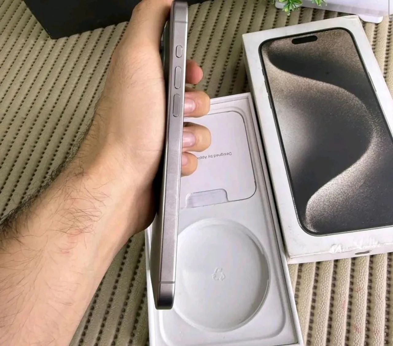 IPHONE 15 PRO MAX CINZA TITÂNIO - IMPECÁVEL   - Foto 5