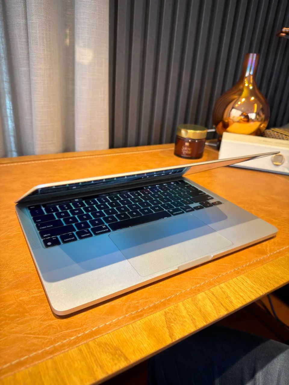 MacBook Pro , 2020, M1, 512 Gb, memória 8 g, ciclo de bateria 98
