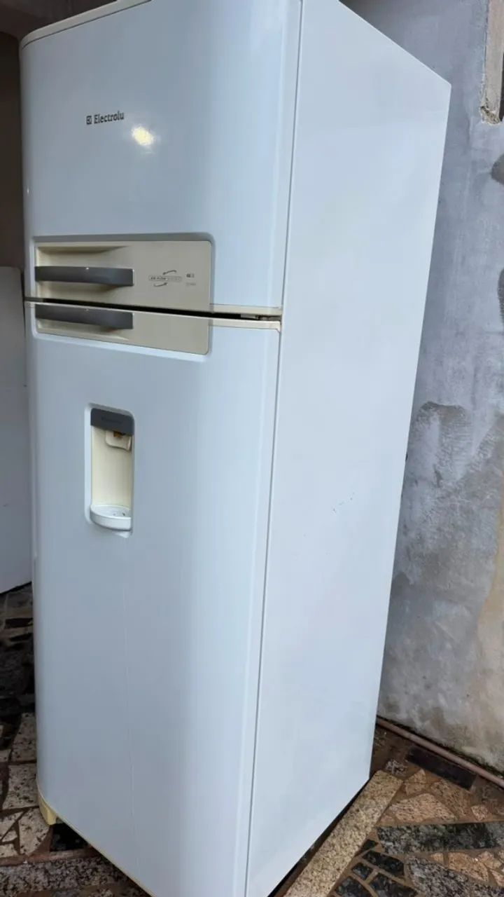 Geladeira Electrolux semi nova, perfeito estado, funcionando perfeitamente! - Foto 4