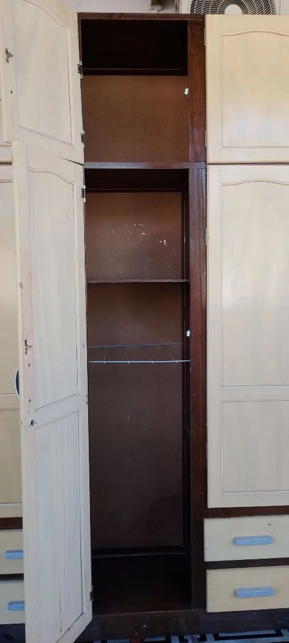 Vende-se guarda-roupa de madeira!! - Foto 3