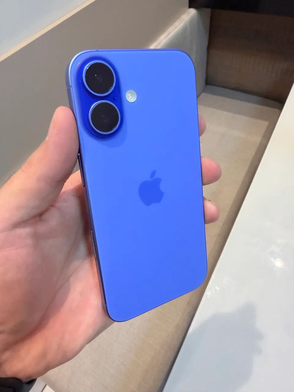 iPhone 16 128GB Ultramarine