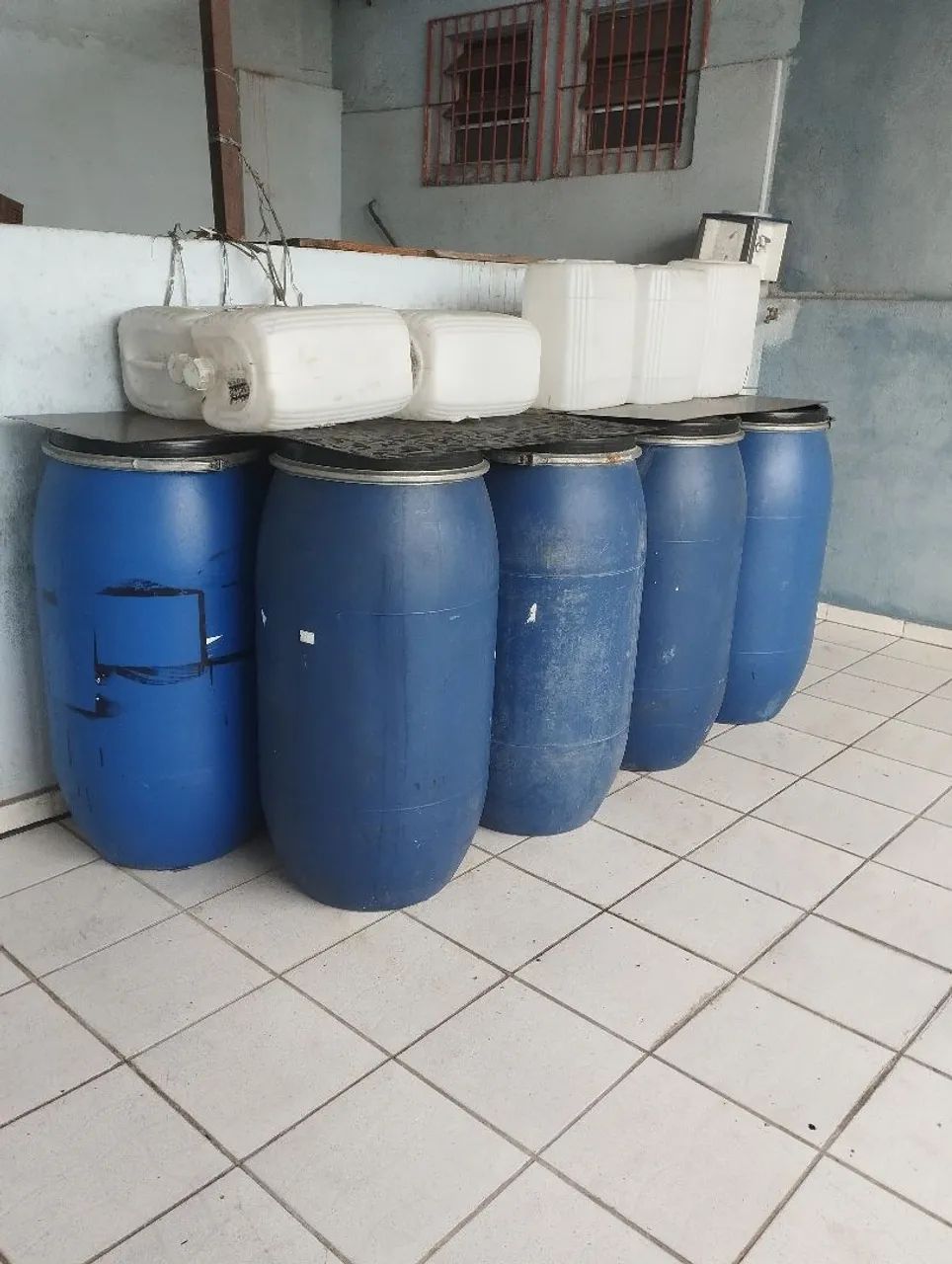 9 Bombonas de 100L com cinta para lacrar e 20L - Foto 4