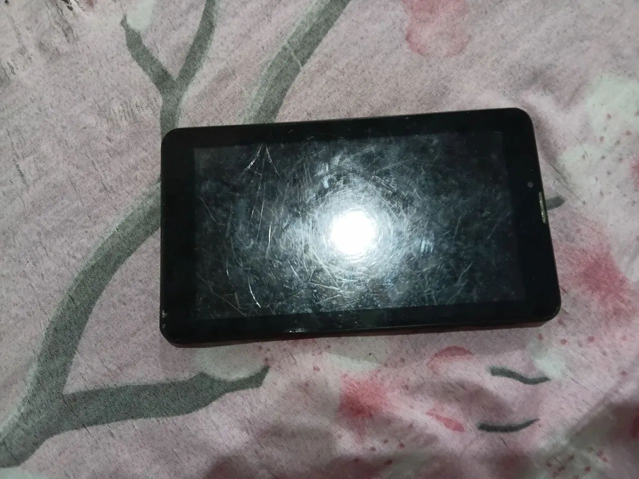 Tablet multilaser display quebrado mais tá pegando normal 