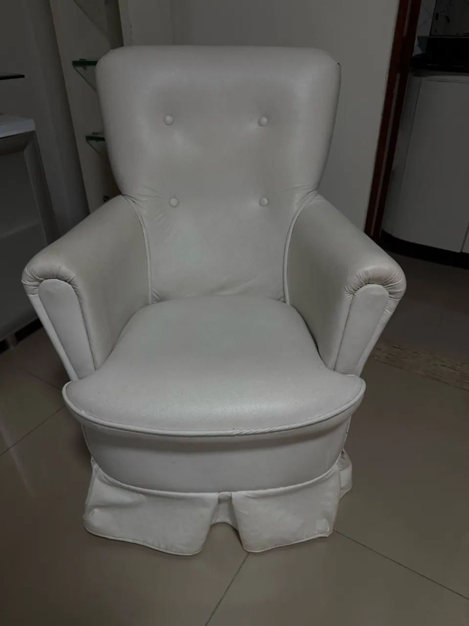 2 POLTRONAS DE AMAMENTAÇÃO BRANCAS - Foto 3