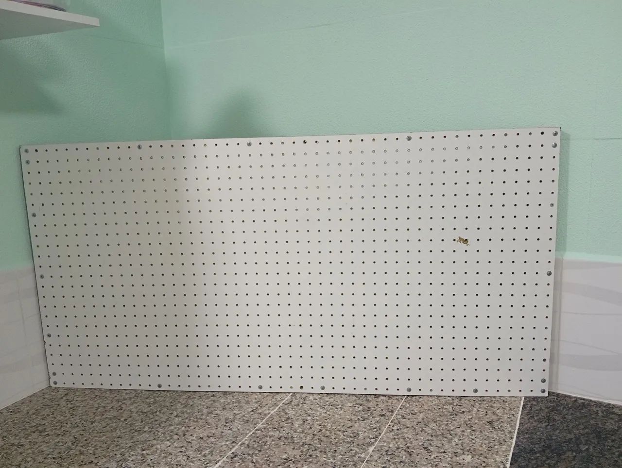 Chapa perfurada Eucatex 120x60 com 40 ganchos de 3 tamanhos - Foto 3