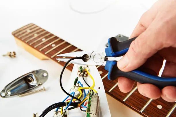 Conserto em violão, guitarra, etc.(Luthieria) - Foto 5