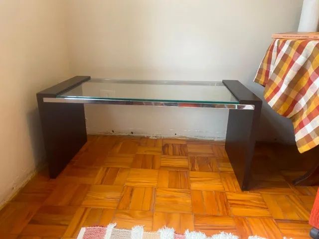 mesa de centro com tampo de vidro