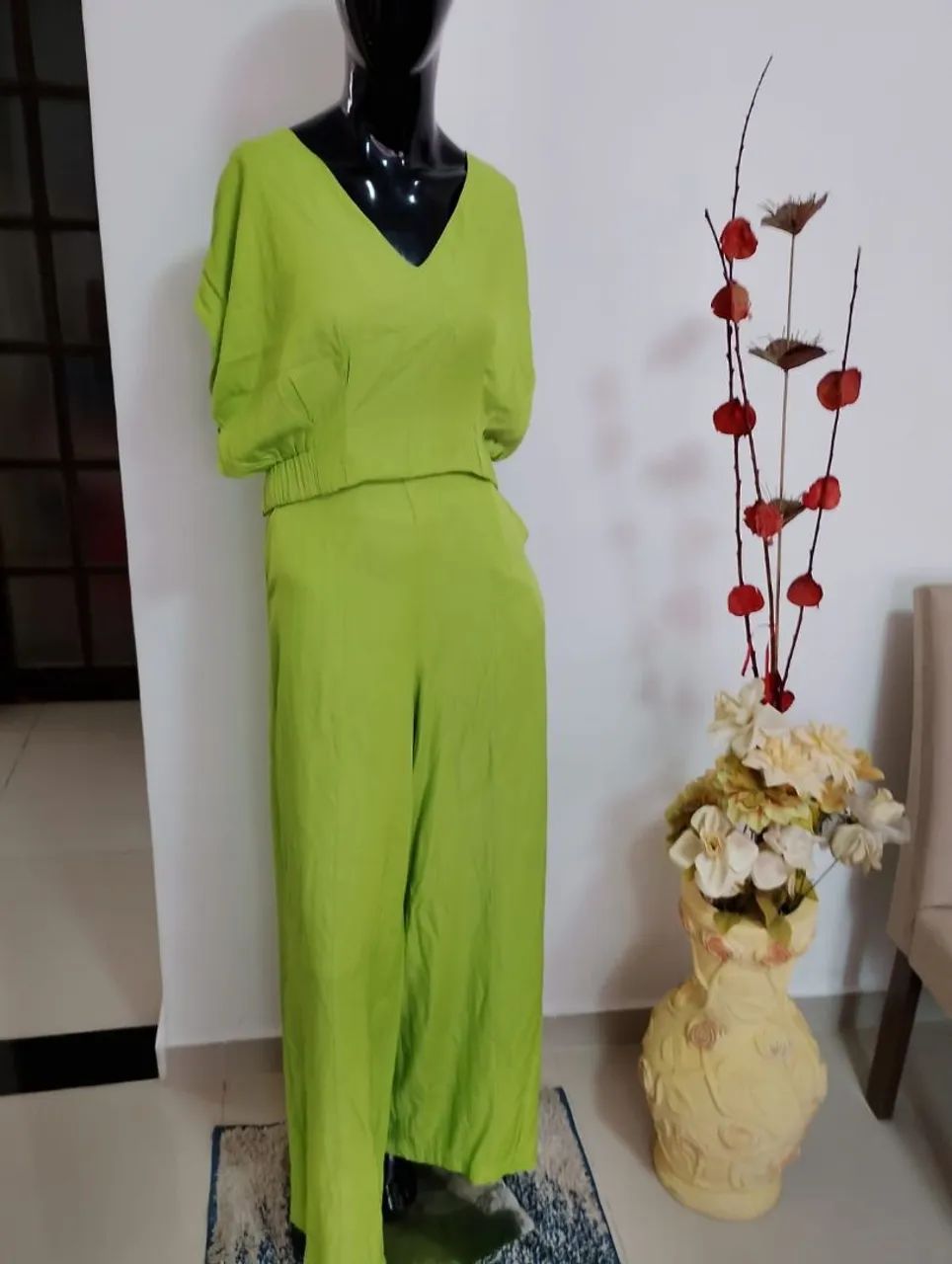 Lindo conjunto de alfaiataria na cor verde