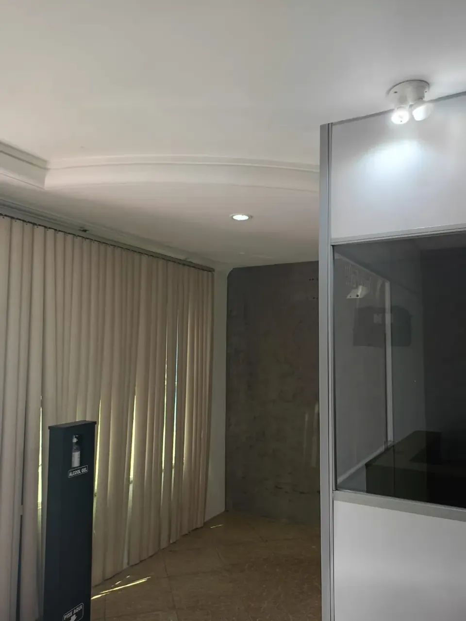Sala ao lado do Campo do Sergipe para alugar