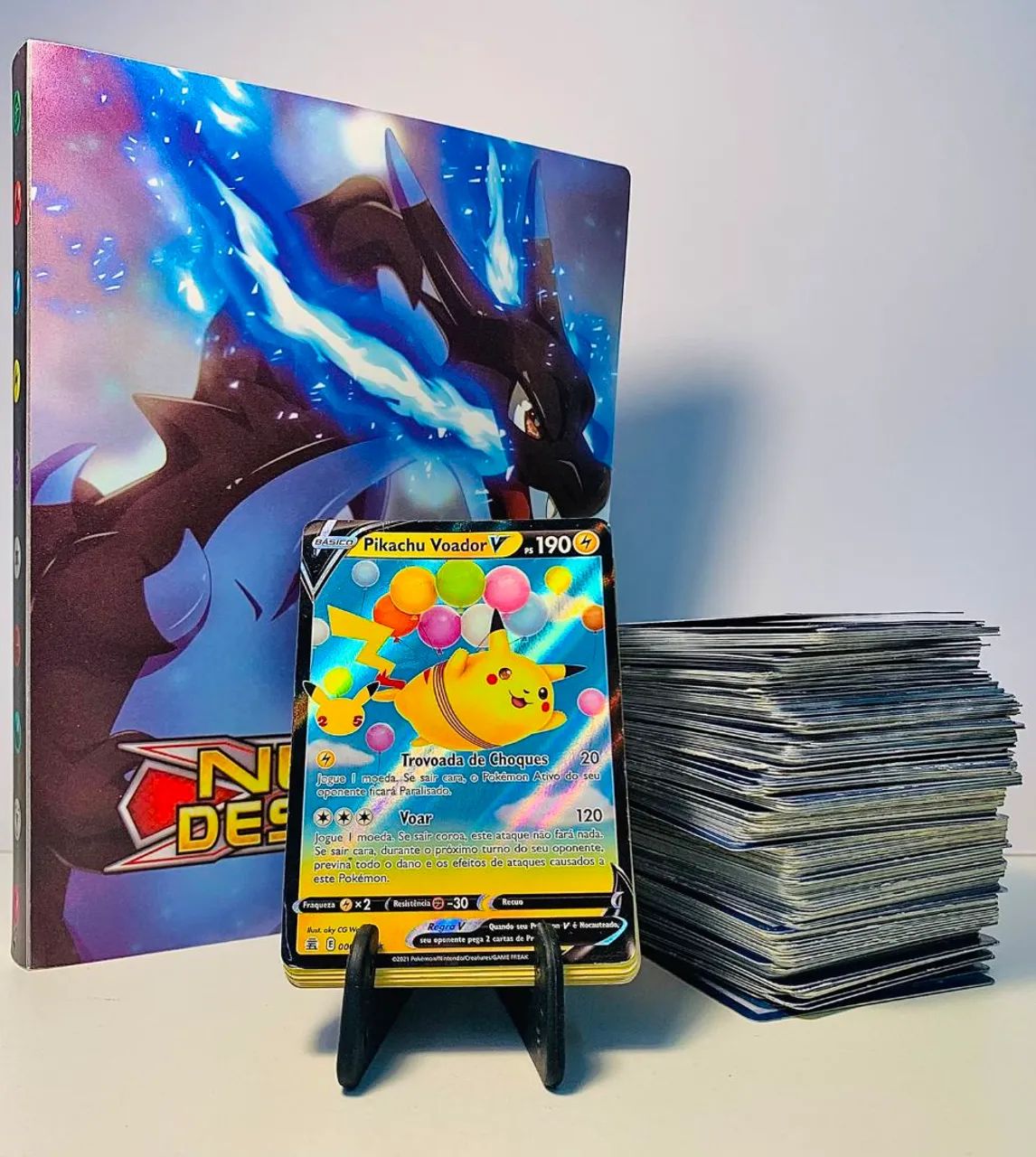 Lote 200 cartas Pokemon + Álbum + Pikachu Voador V 