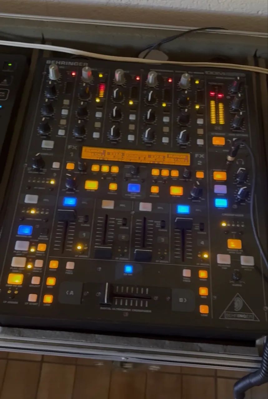 Mixer Behringer DDM 4000 - Foto 3