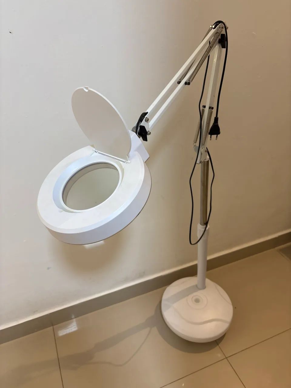 Luminária com Led e lupa  - Foto 2