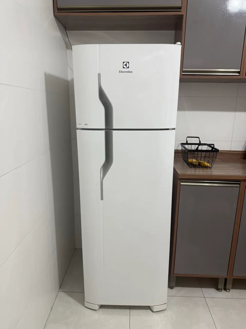 Geladeira Eletrolux 260L