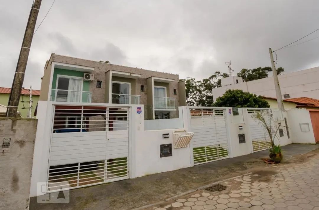 DUPLEX GEMINADO 2 SUÍTES 3 BANHEIROS 