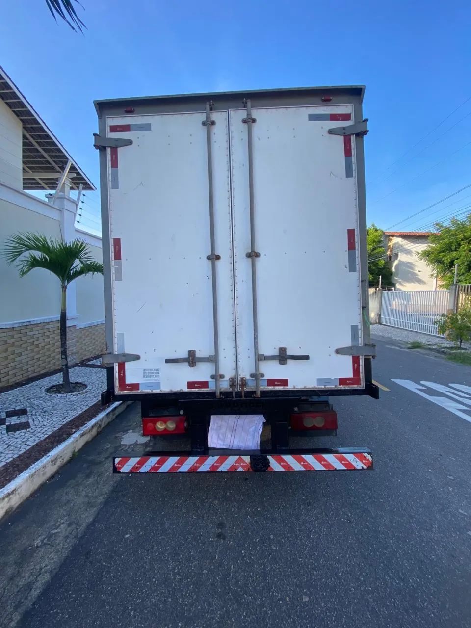 VENDO CAMINHÃO BAÚ CONSERVADO  - Foto 4