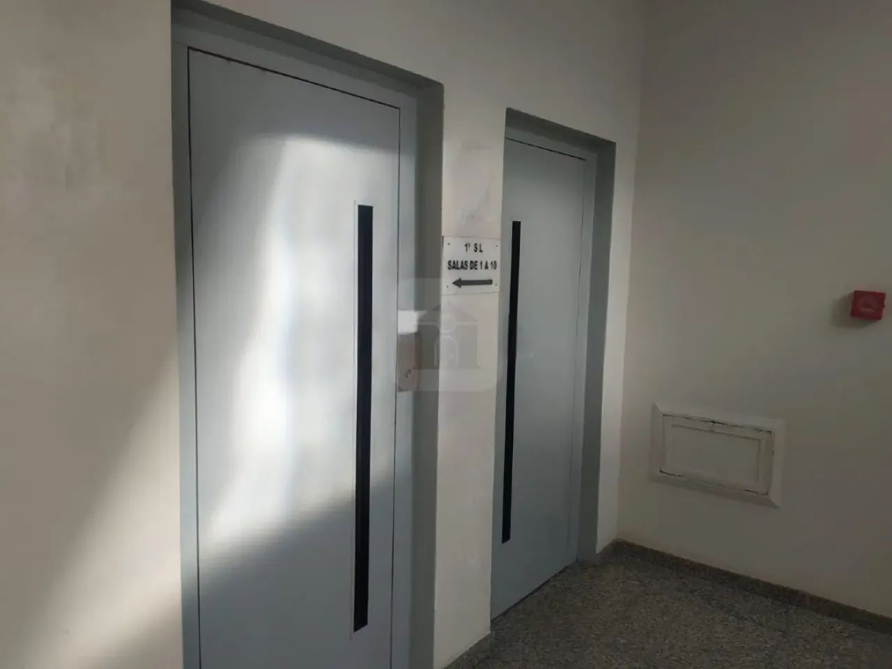 Sala Comercial à venda no bairro Centro. - Foto 2