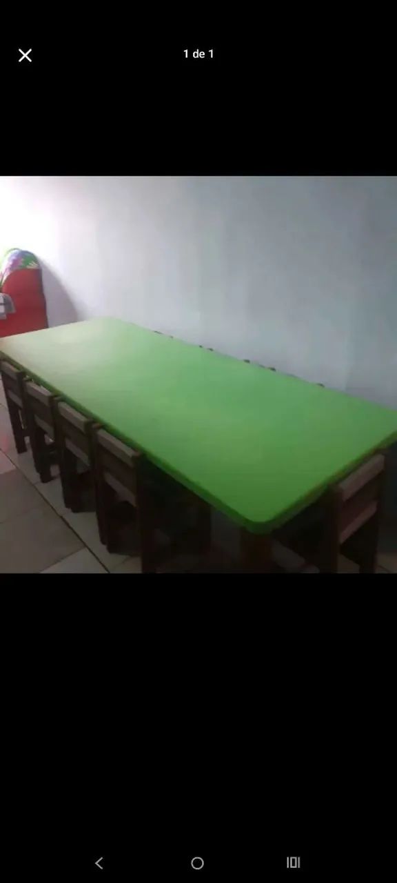 Mesa infantil com 10 cadeirinhas 