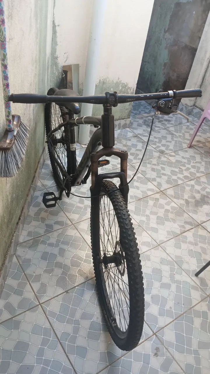Vende-se bicicleta aro 29 - Foto 4