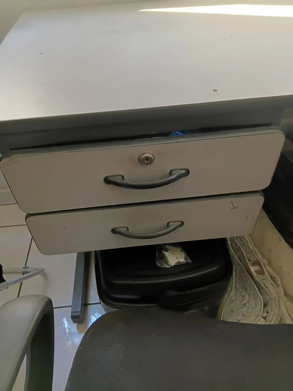 Mesa de Escritório L com 2 gavetas - Foto 4