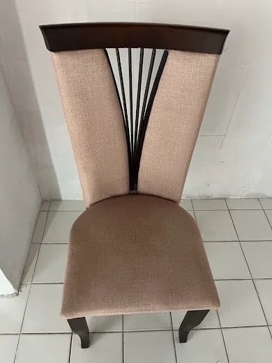 4 CADEIRAS MADEIRA MACIÇA R$500
