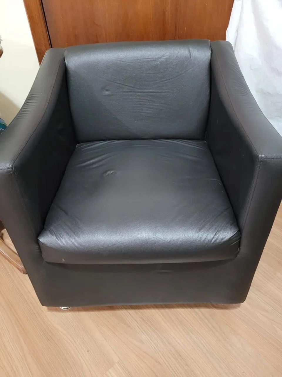 Poltrona quadrada preta Nova!