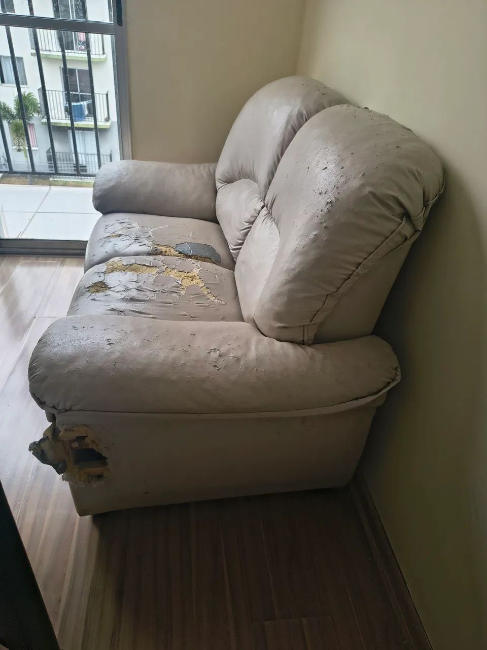 Doa-se sofá para reforma - Foto 3