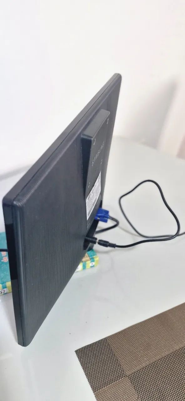 Monitor Samsung 19? S19C301F - Leia a descrição65713026717313121
