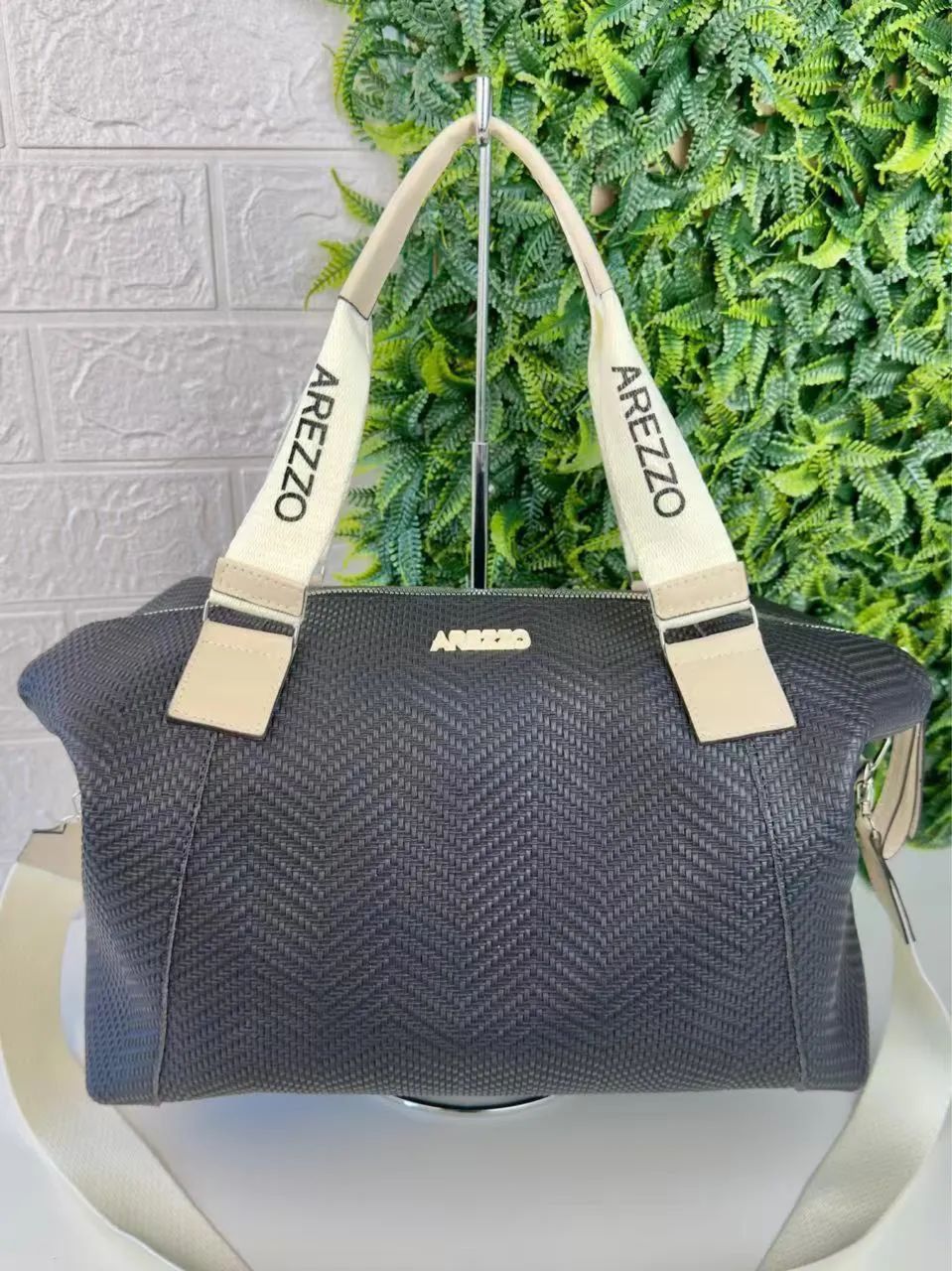 Bolsa Arezzo e Schütz  - Foto 3