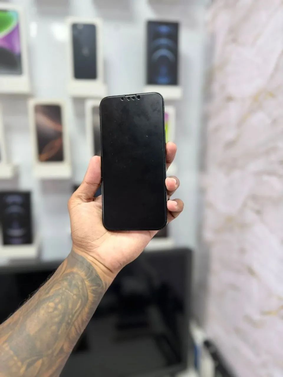 IPHONE 14 PLUS 256GB<br>R$ 2.850,00 PRETO - Foto 2