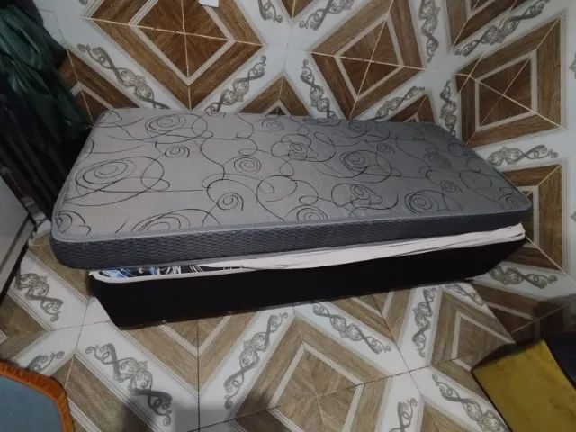 Vendo cama de solteiro com o colchão  - Foto 3