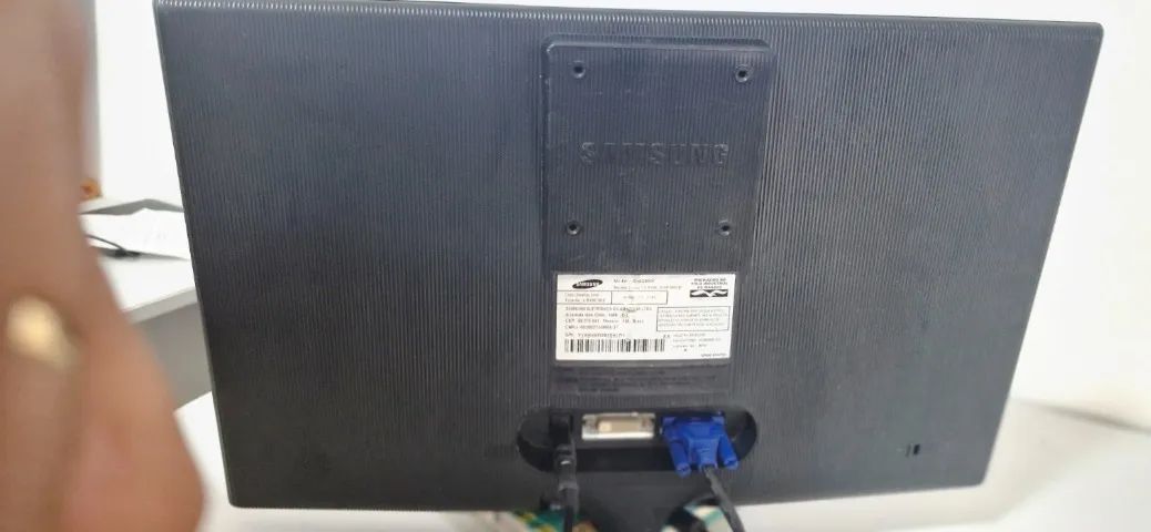 Samsung 19" Monitor S19C301F - Please read the description65713026717313125