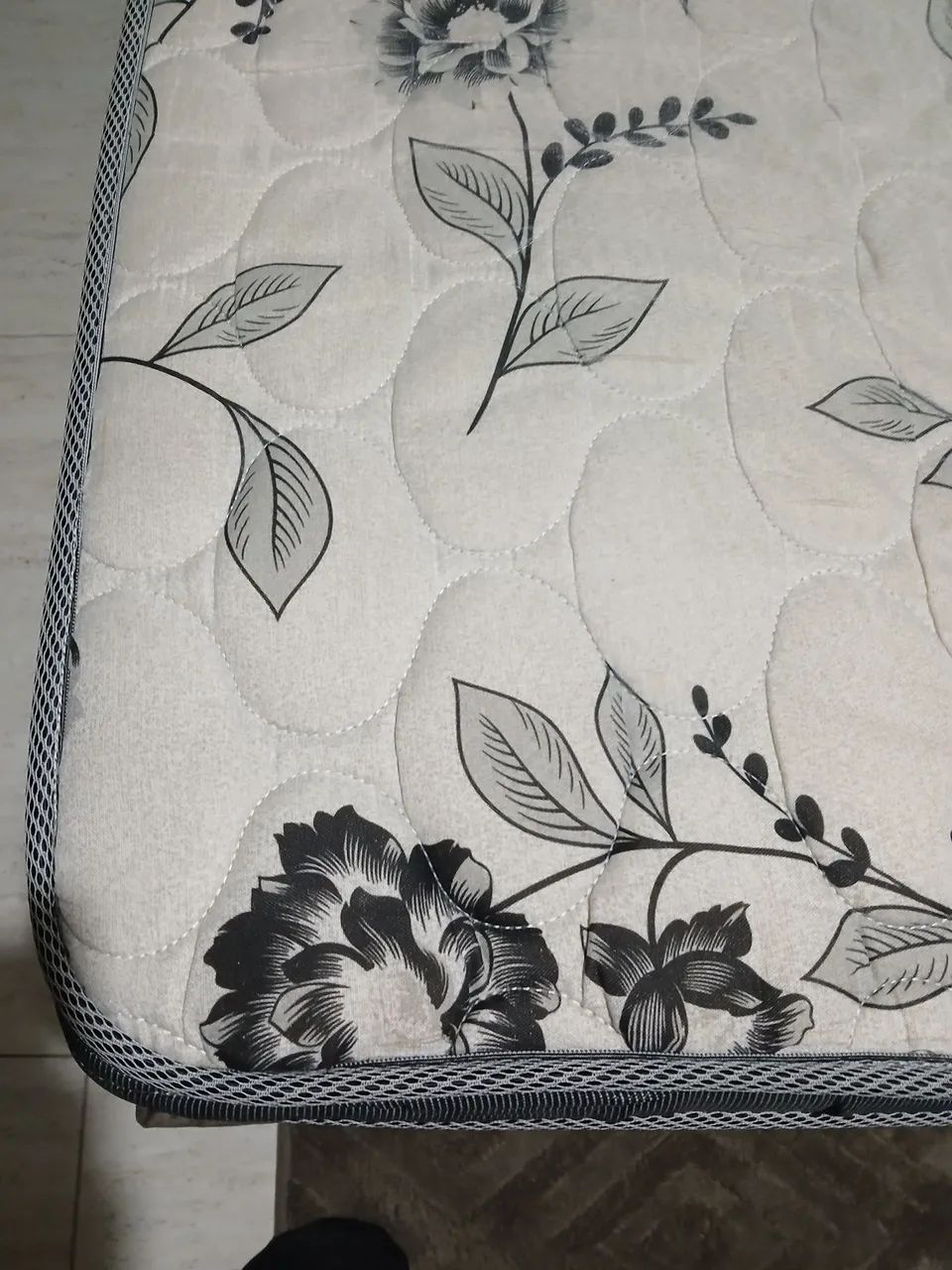 Vendo cama casal com colchão  - Foto 3