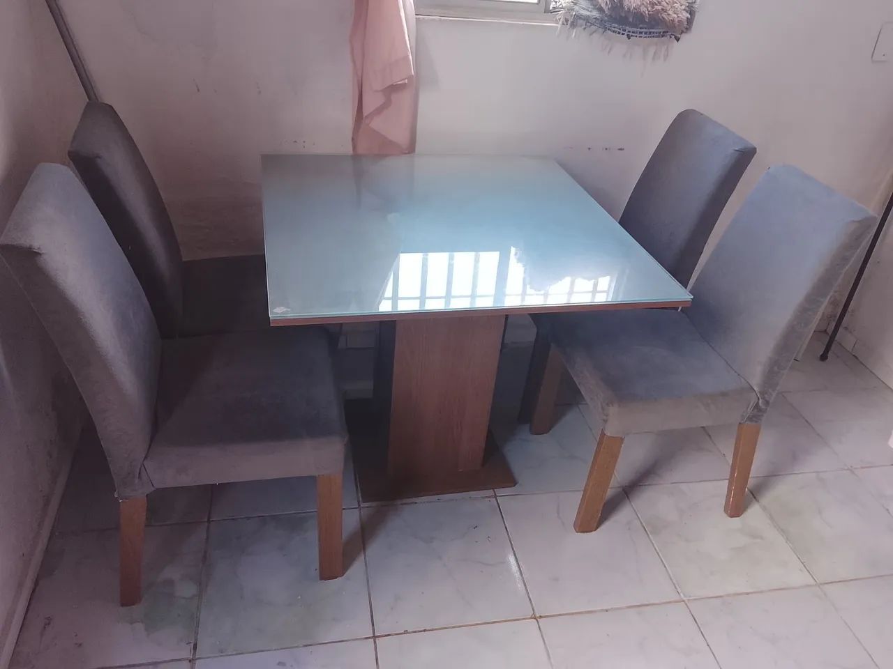Mesa com quatro cadeiras  - Foto 5