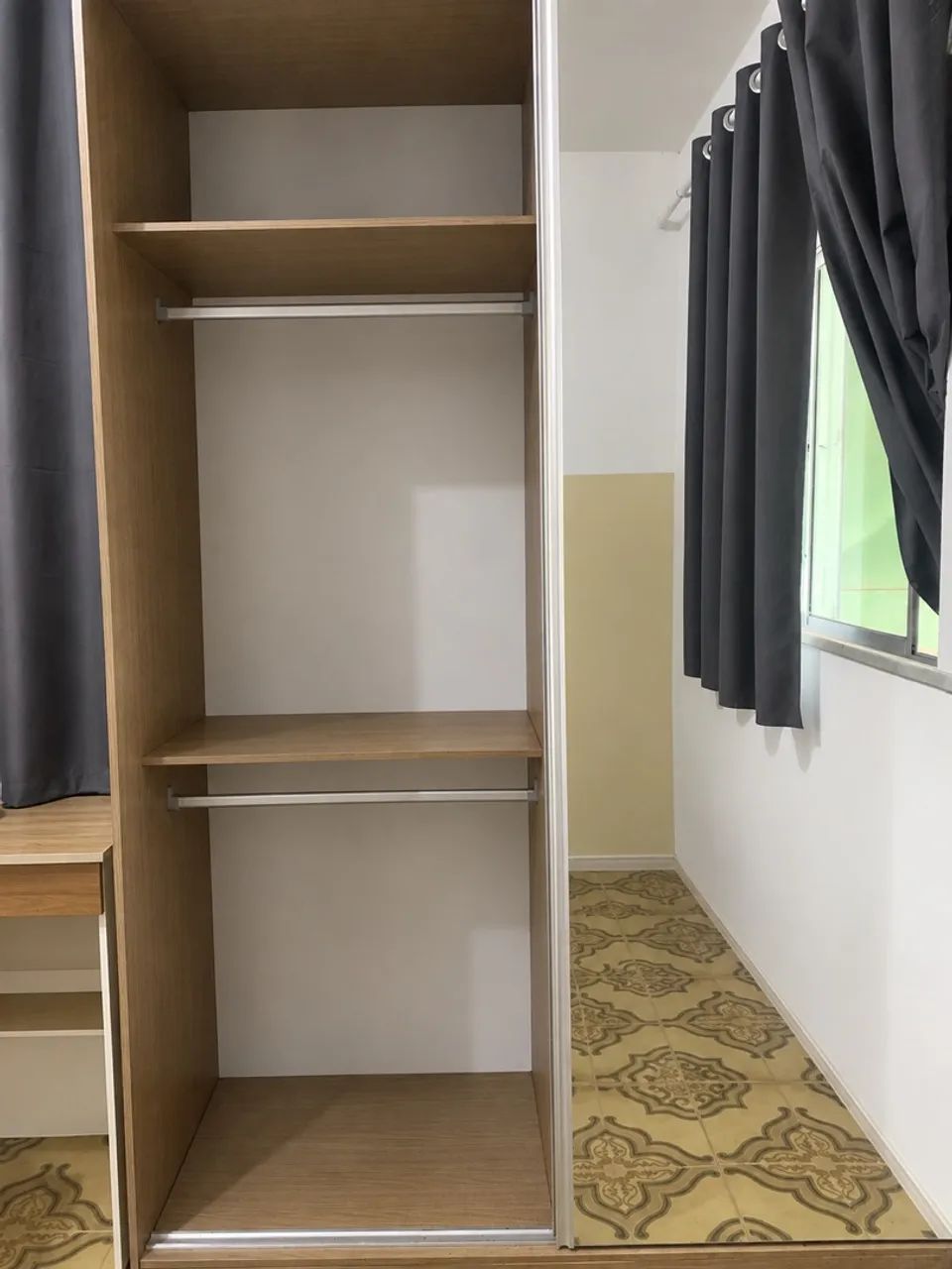 Guarda-Roupa Solteiro com Porta de Correr e Espelho