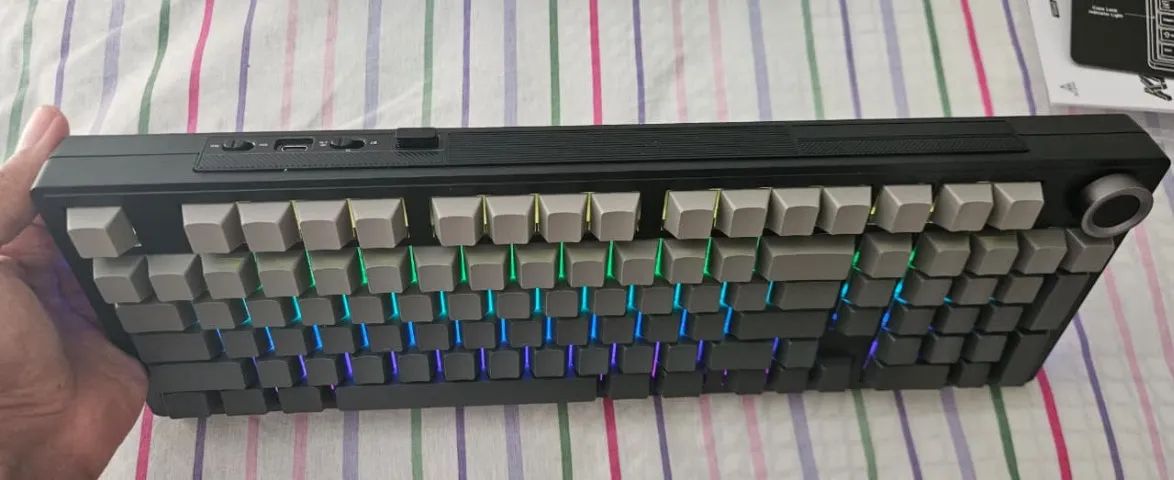 Teclado mecânico Solakaka Ki99 Pro RGB - Foto 3