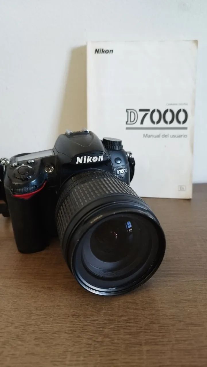 Nikon D7000 com lente 18-105mm