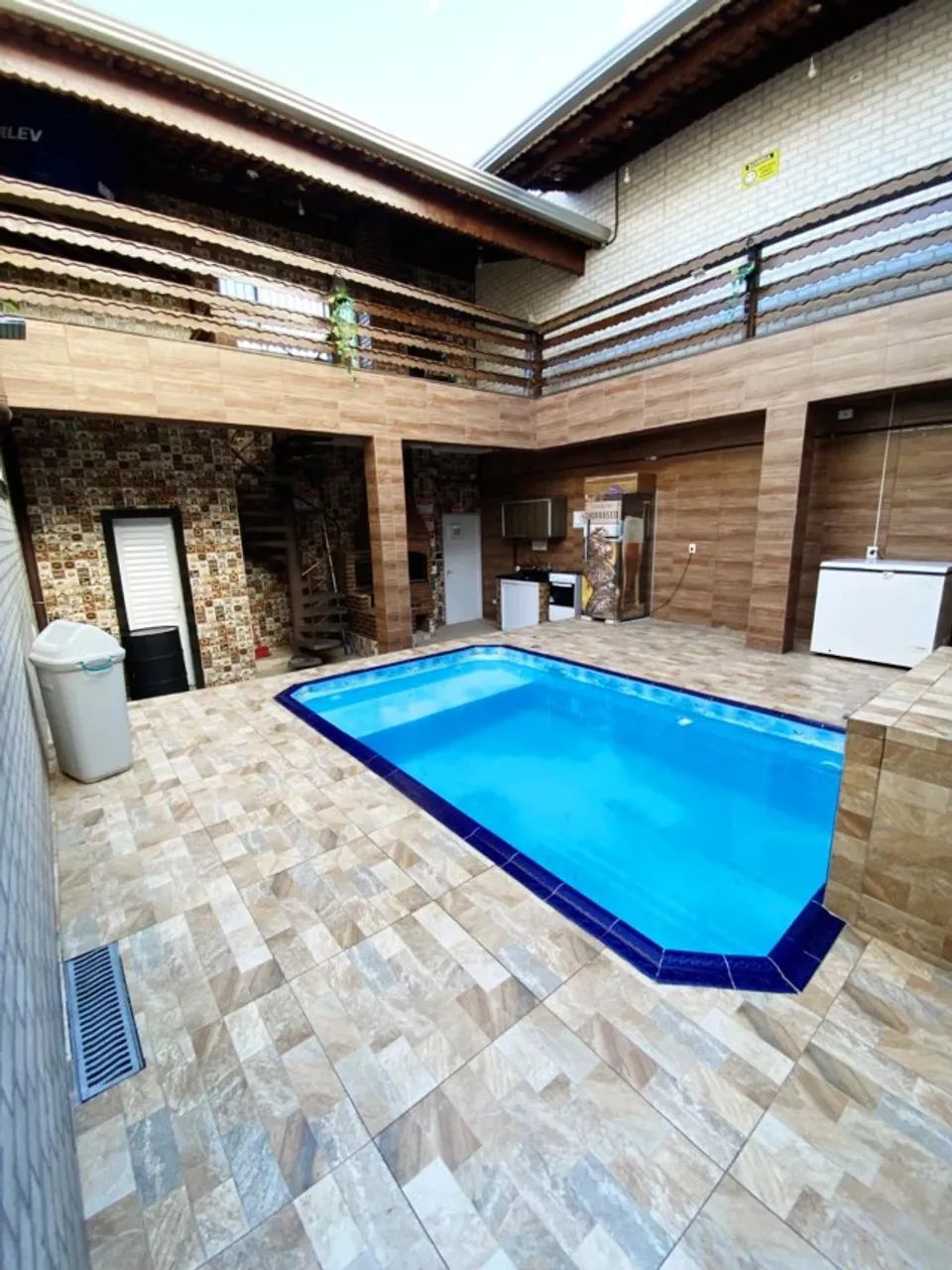 Duplex com 3 Dormitórios, 2 Suítes, Piscina, Churrasqueira, Sinuca e Sacada, 360 m2 - Foto 4