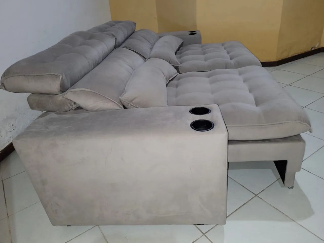 Sofá 3 lugares retrátil com porta copos - Foto 2