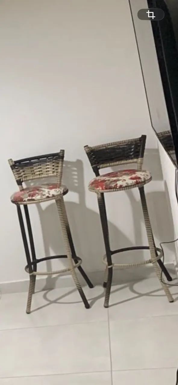 Vendo duas banquetas 