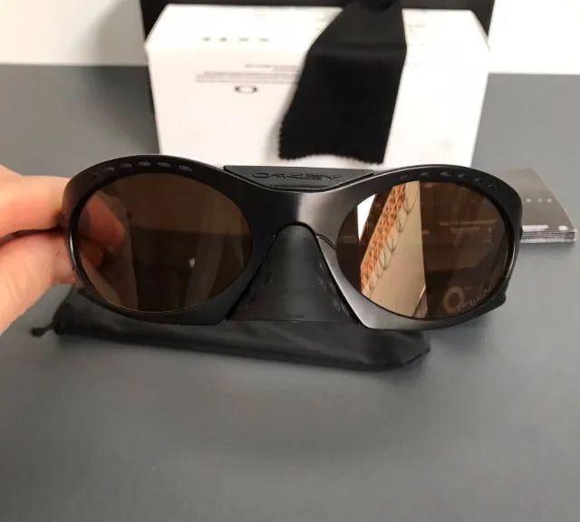 óculos de sol oakley plantaris coffe black - Foto 4