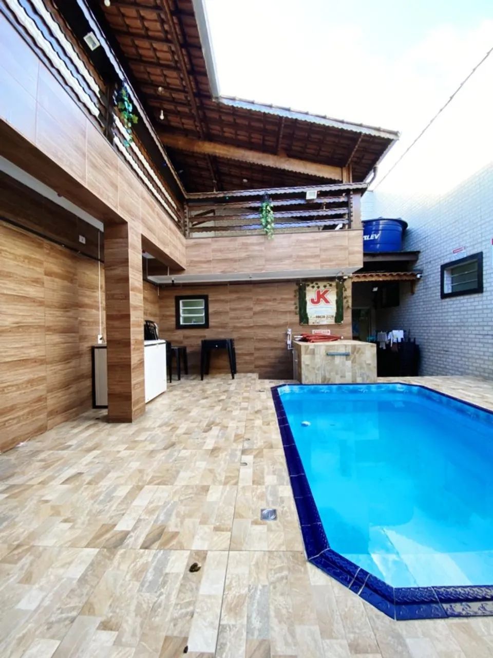 Duplex com 3 Dormitórios, 2 Suítes, Piscina, Churrasqueira, Sinuca e Sacada, 360 m2 - Foto 3