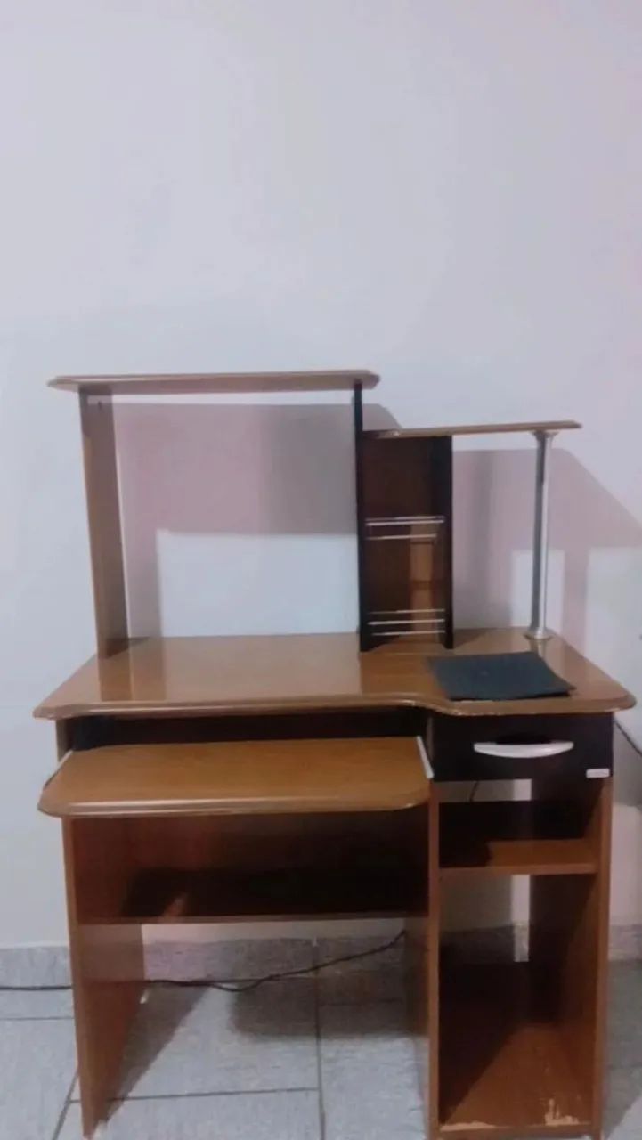 Vende-se uma Escrivaninha 